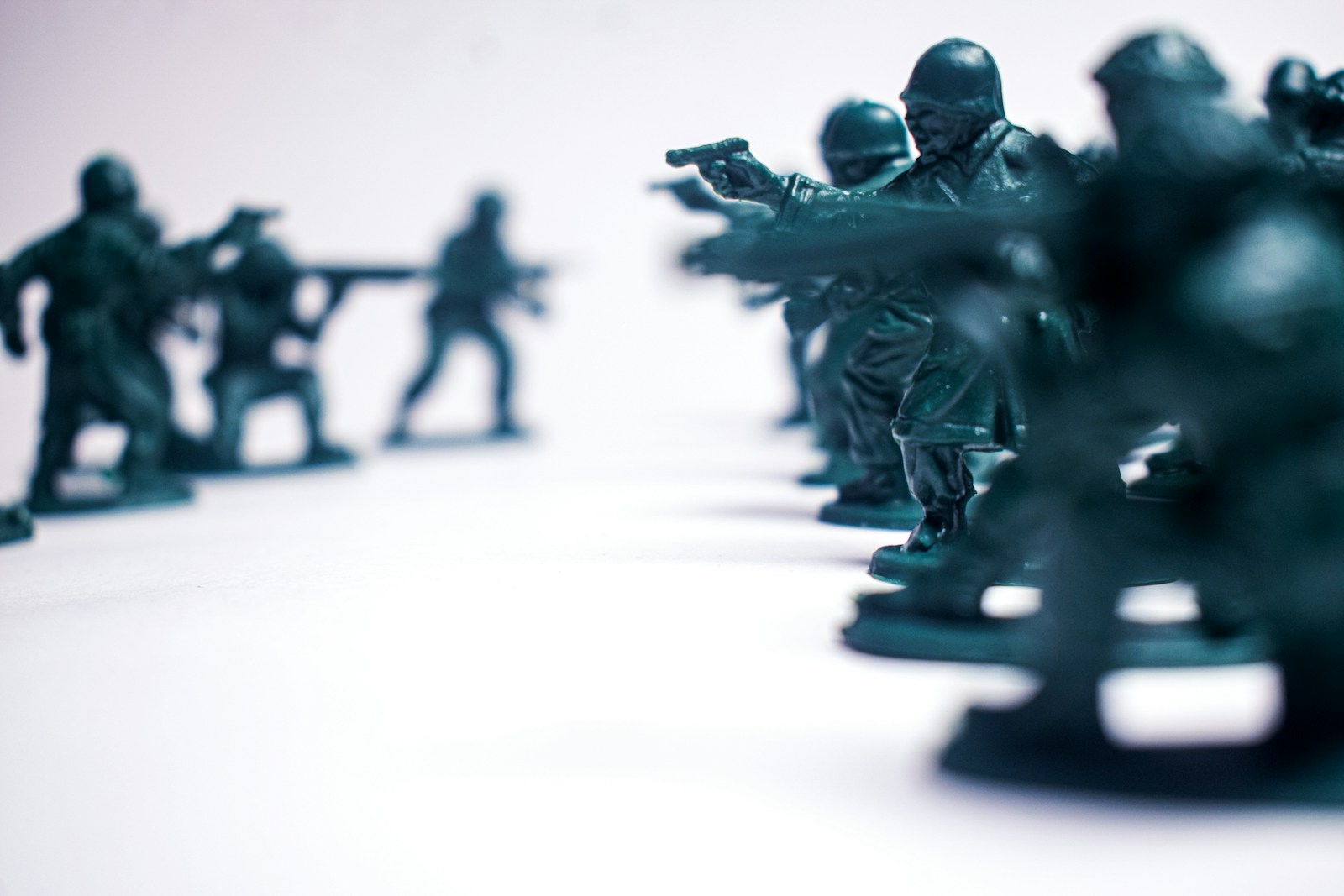 Featured image for Dalla Volatilità al Caos: Navigare gli Impatti della Guerra per i Leader Tecnologici